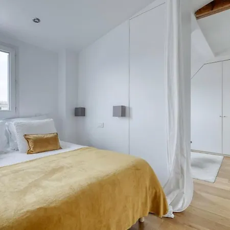 Classy, New & Large Designed - 16 * Parigi